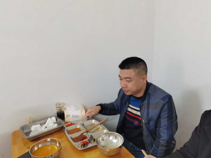 強(qiáng)監(jiān)督，重引導(dǎo)，杜絕“舌尖上的浪費(fèi)”