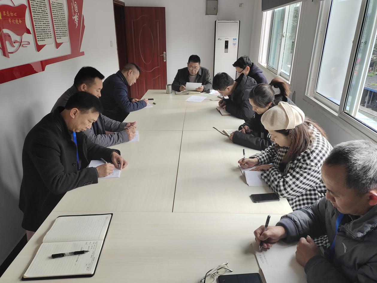 投資公司開(kāi)展黨的十九屆六中全會(huì)、 宜賓市第六次黨代會(huì)精神專題學(xué)習(xí)會(huì)議
